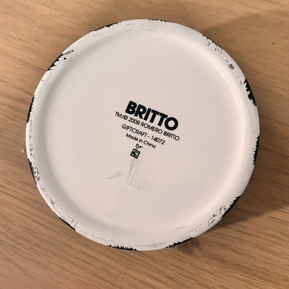 Romero Britto Colorful Heart Round Trinket Box - Picture 8 of 10